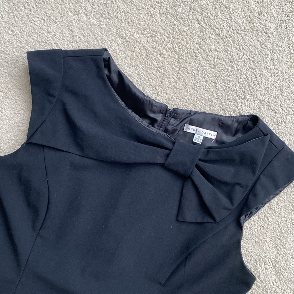 Sandra Darren Classic Chic Black Dress Fabulous Bow-Accent Neckline